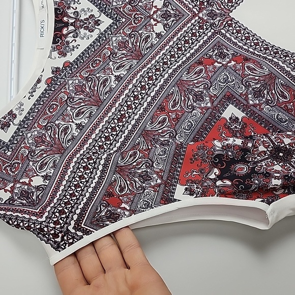 Ricki's Size XL White Shirt Resplendent with Red and Black Design  Size XL - Picture 2 of 11